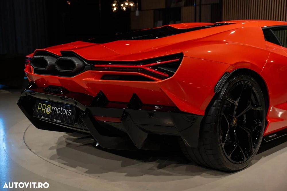 Lamborghini Revuelto - 24