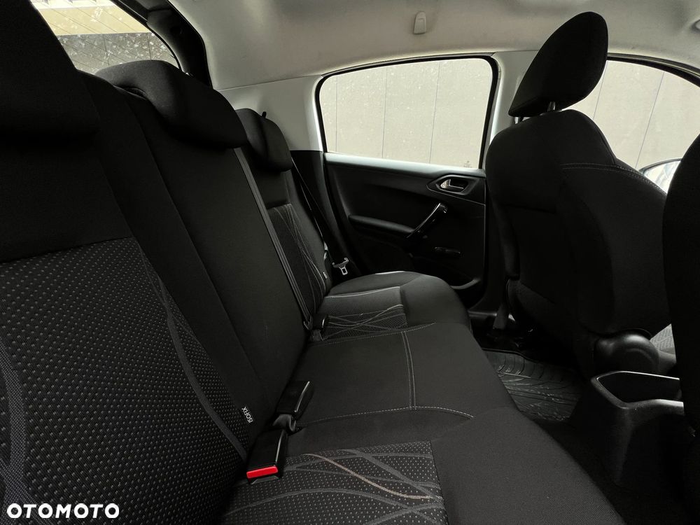 Peugeot 208 - 13
