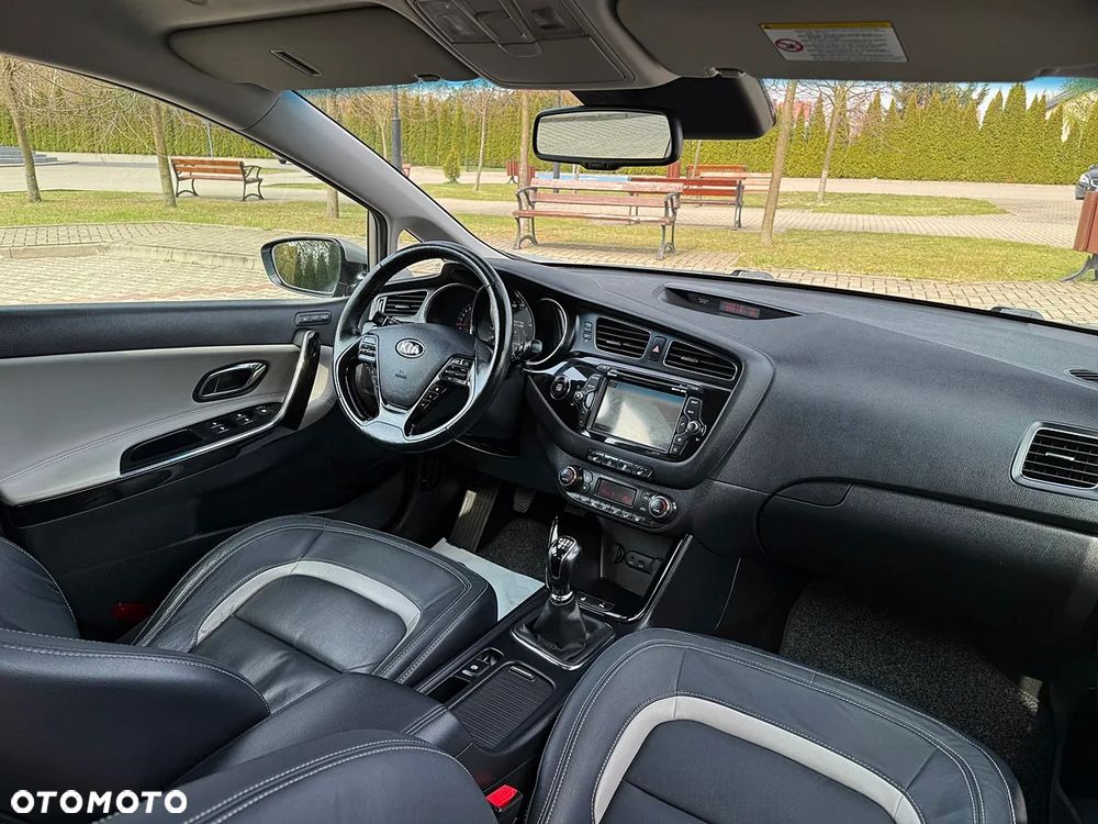 Kia Ceed 1.6 GDI Platinum Edition - 2
