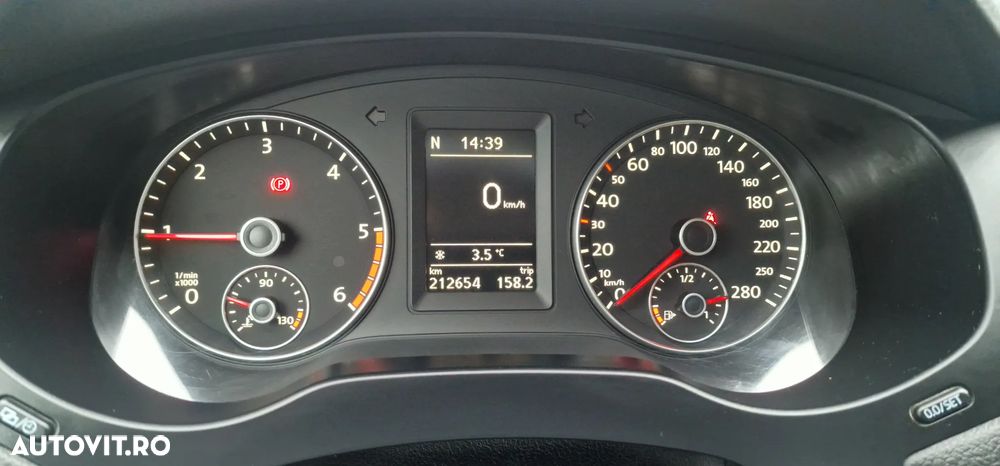 Volkswagen Jetta 1.6 TDI Blue Motion Technology Trendline - 8