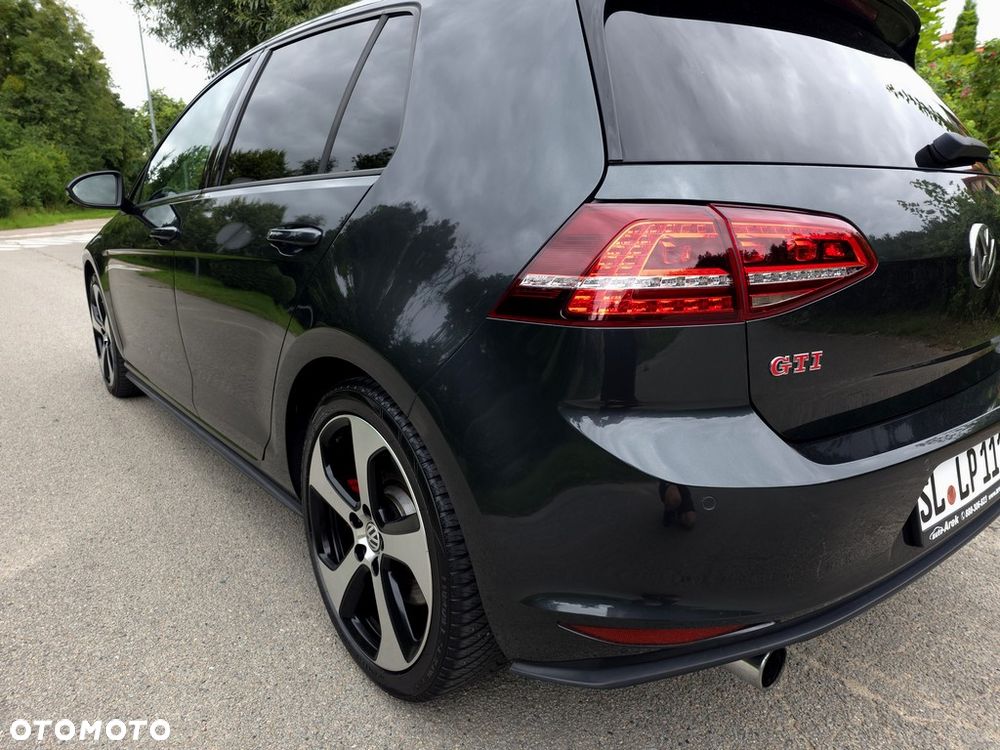 Volkswagen Golf - 25