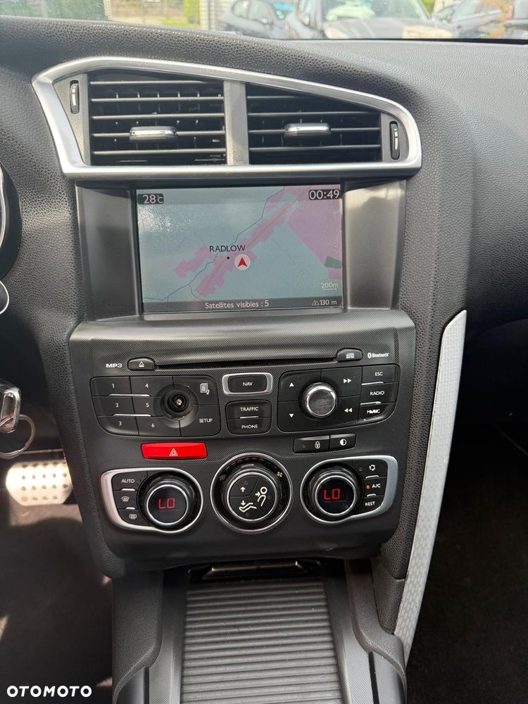 Citroën DS4 1.6 e-HDi SoChic MCP - 9
