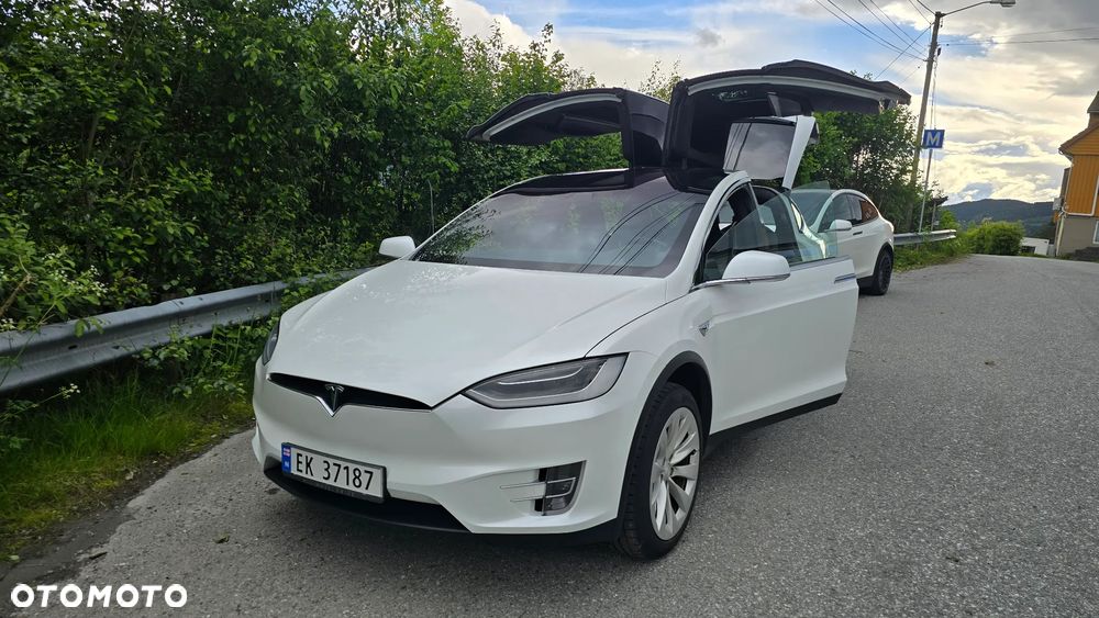 Tesla Model X - 9
