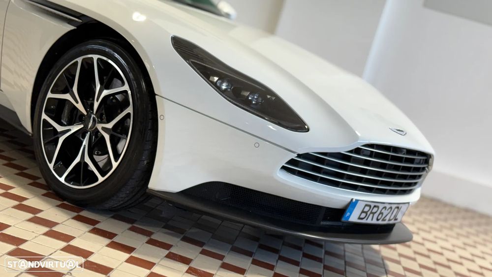 Aston Martin DB11 Volante V8 Auto - 8