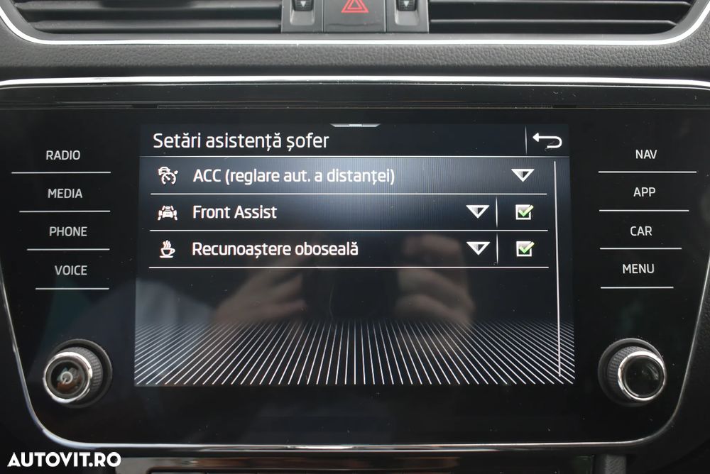 Skoda Superb 2.0 TDI DSG Ambition - 17