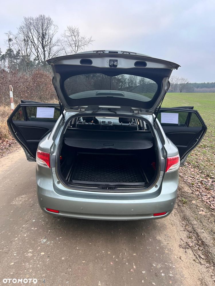 Toyota Avensis - 11