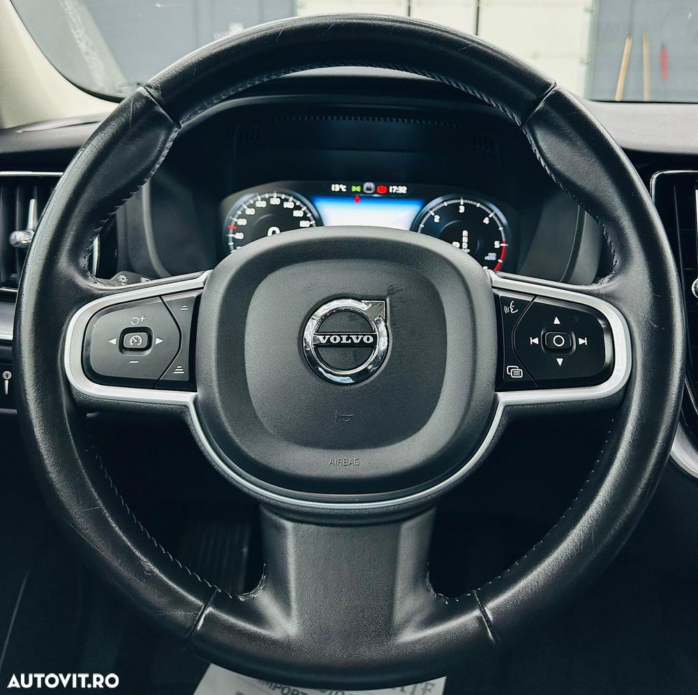 Volvo XC 60 B4 MHEV AT8 FWD Momentum Pro - 34