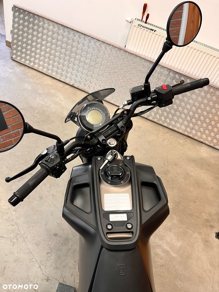 Husqvarna Svartpilen - 13