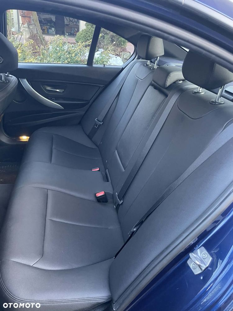 BMW Seria 3 320i xDrive Edition M Sport Shadow - 14