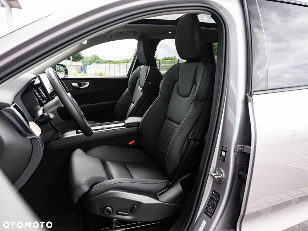 Volvo XC 60 B5 B AWD Plus Dark - 23