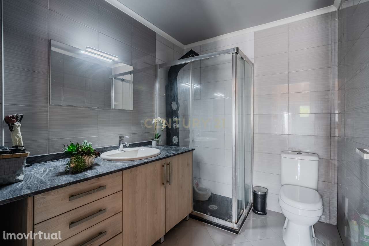 Moradia T3 com armazém e anexos – Oportunidade única! - Grande imagem: 4/34