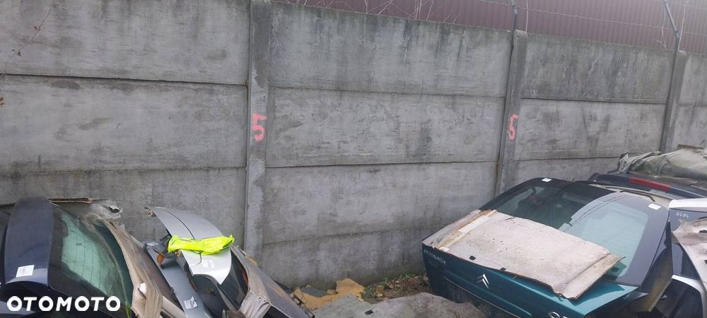 KOMPLETNY TYŁ KLAPA BAGAŻNIKA ZDERZAK TYŁ LAMPY TOYOTA AURIS I HB 5D 1C0 - 18