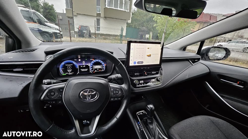 Toyota Corolla Sedan 1.8 HSD Business - 17