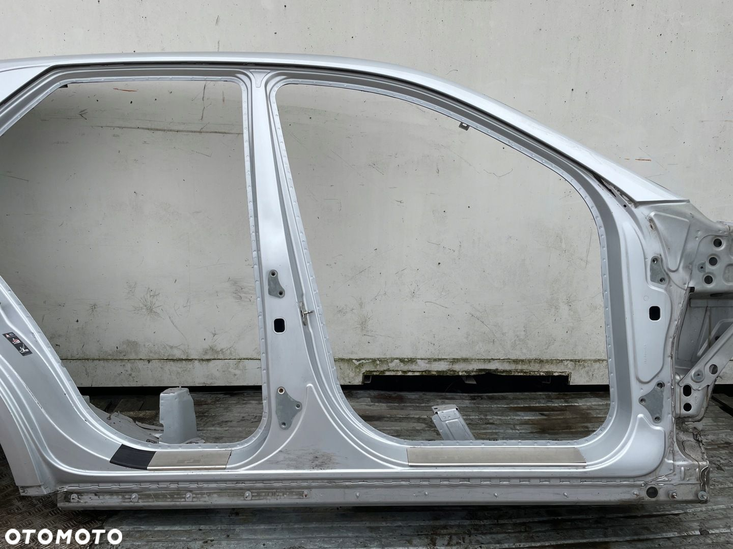 Prog prawy poszycie progu cwiartka prawa C775 775U Mercedes W164 ML - 2