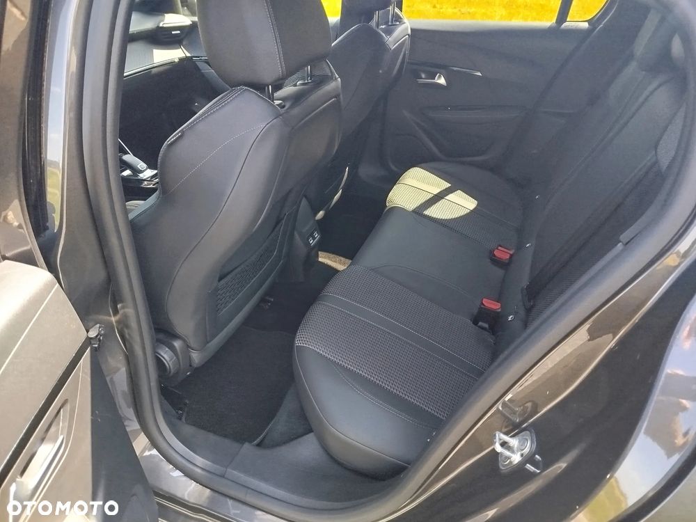 Peugeot 208 1.2 PureTech Allure S&S EAT6 - 17