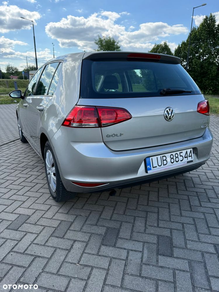 Volkswagen Golf - 5