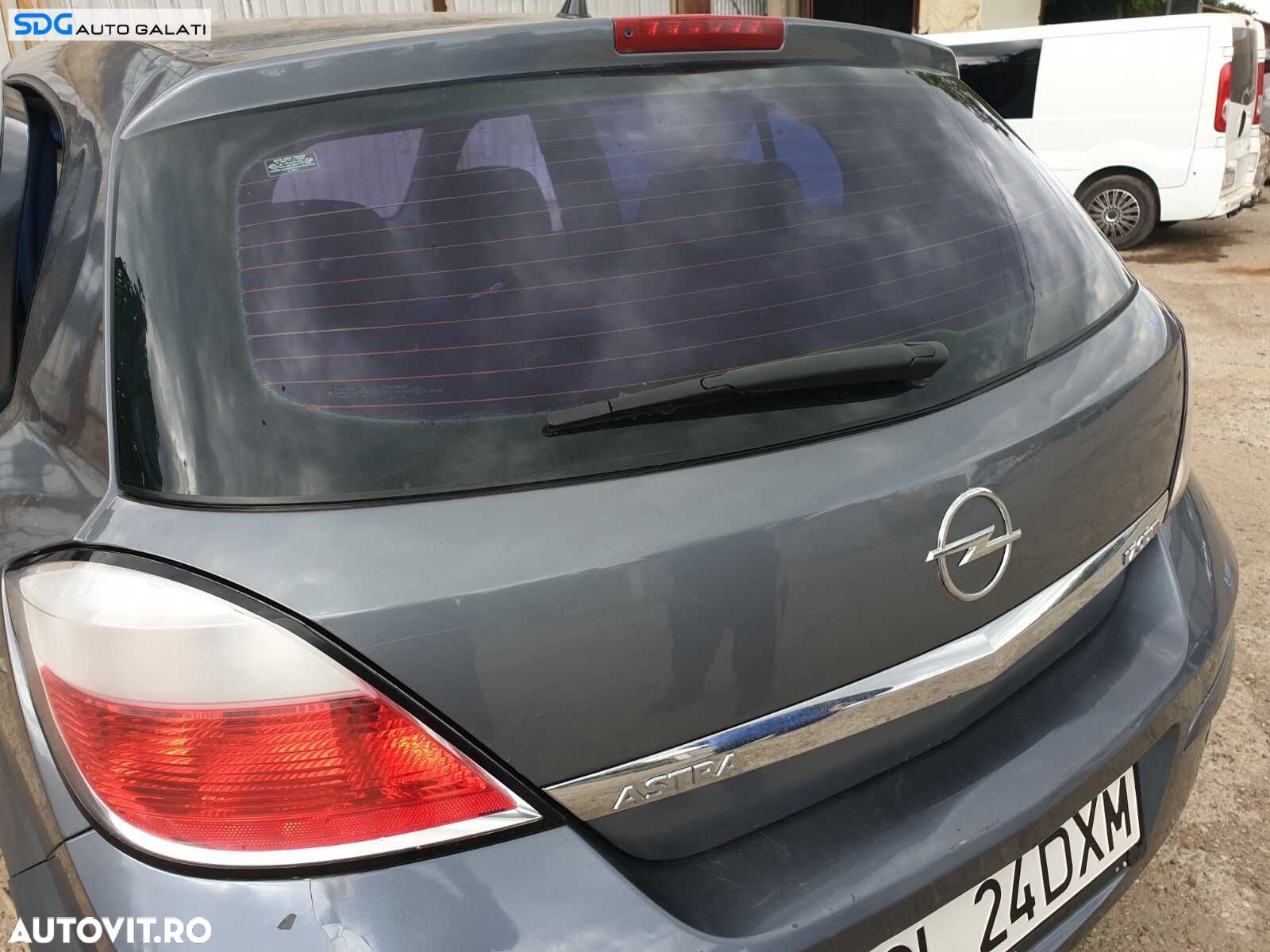 Hayon Haion Portbagaj Dezechipat cu Luneta Geam Sticla Opel Astra H Hatchback 2004 - 2010 Culoare Z155 - 2