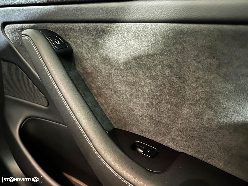 Tesla Model 3 Long Range AWD Dual Motor - 24