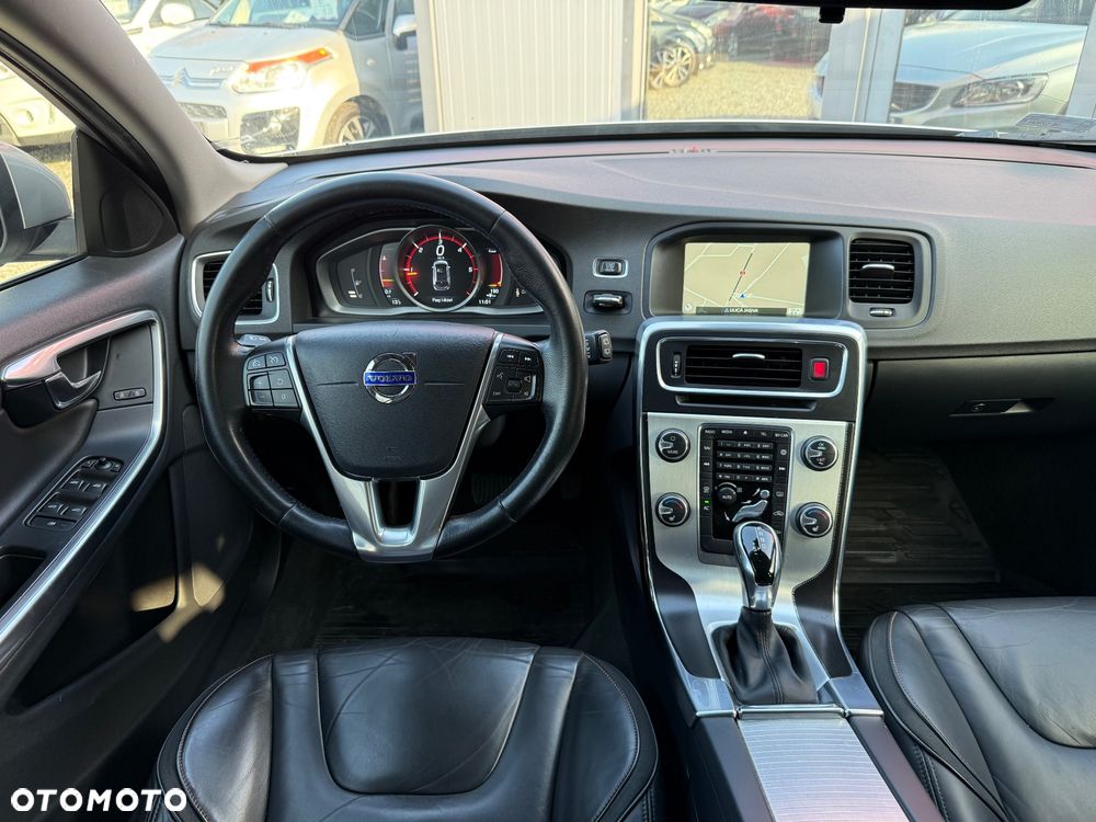 Volvo V60 D4 Drive-E Ocean Race - 12