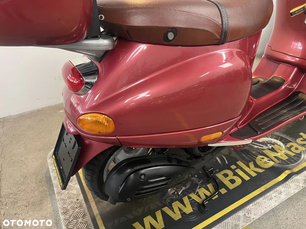 Piaggio Vespa - 16