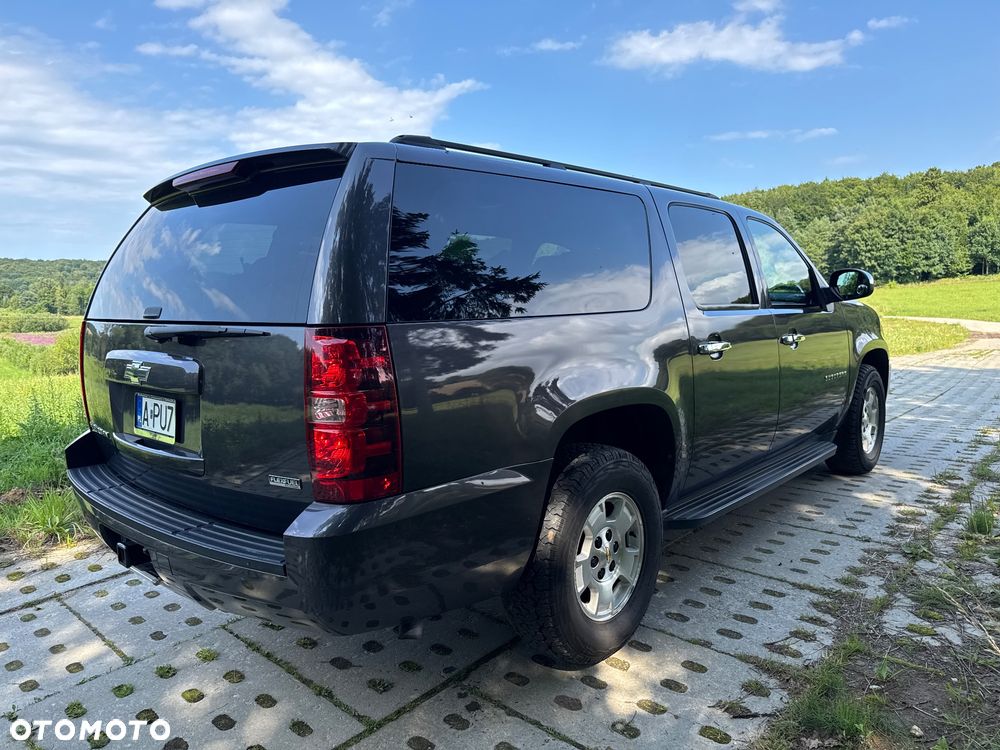 Chevrolet Suburban - 3