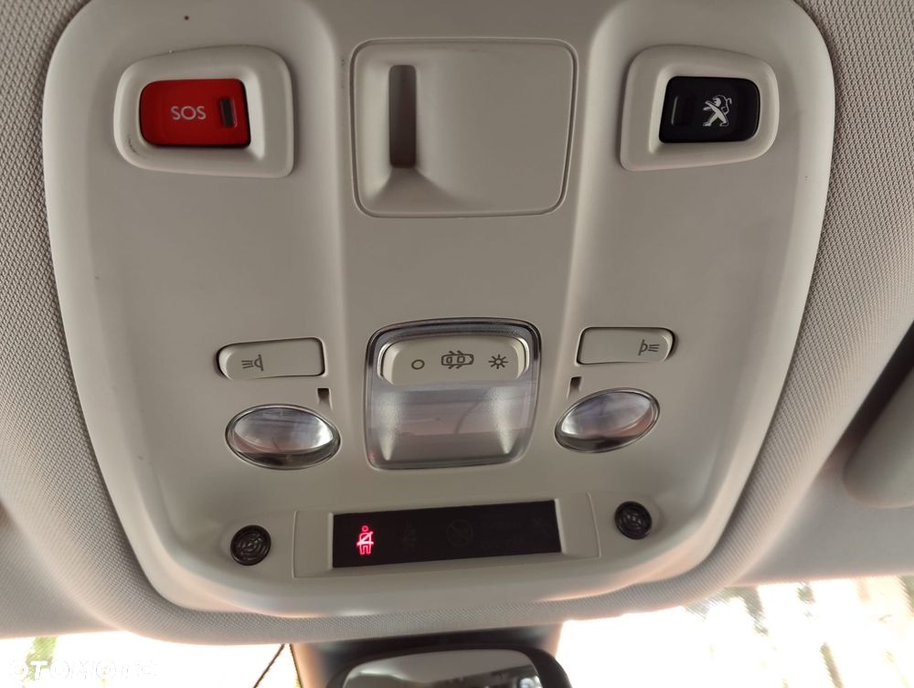 Peugeot Traveller 2.0 BlueHDi Compact Active - 17