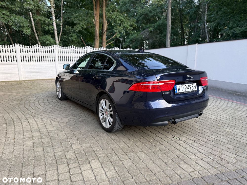 Jaguar XE 25t AWD Prestige - 5