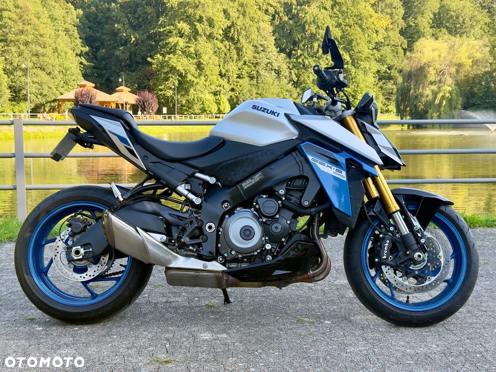 Suzuki GSX 1000 - 3