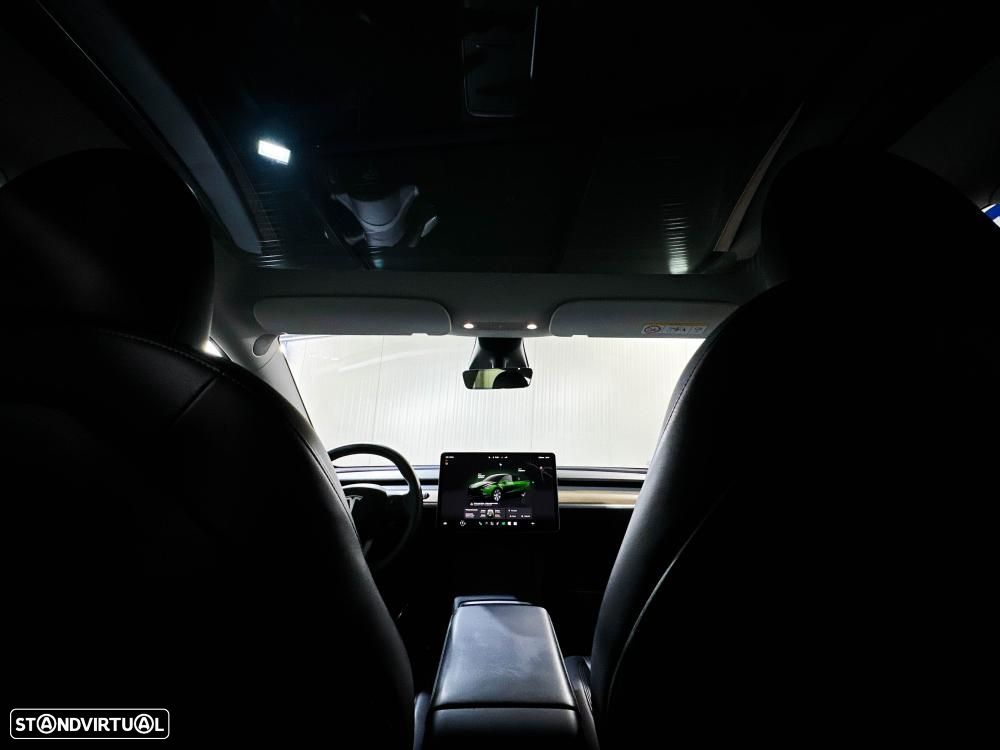 Tesla Model Y Long Range Dual Motor AWD - 28