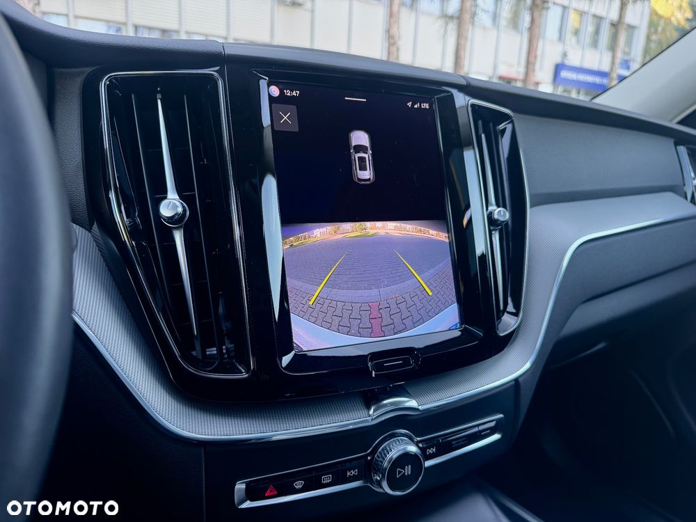 Volvo XC 60 T6 AWD Recharge Geartronic RDesign Expression - 28