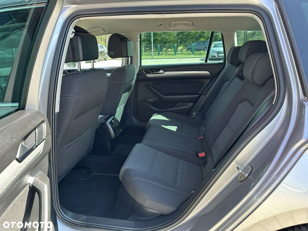 Volkswagen Passat Variant 2.0 TDI SCR DSG Business - 13