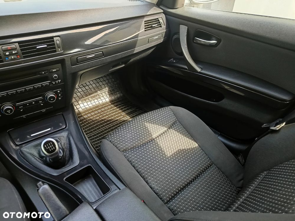 BMW Seria 3 318d DPF Edition Lifestyle - 25