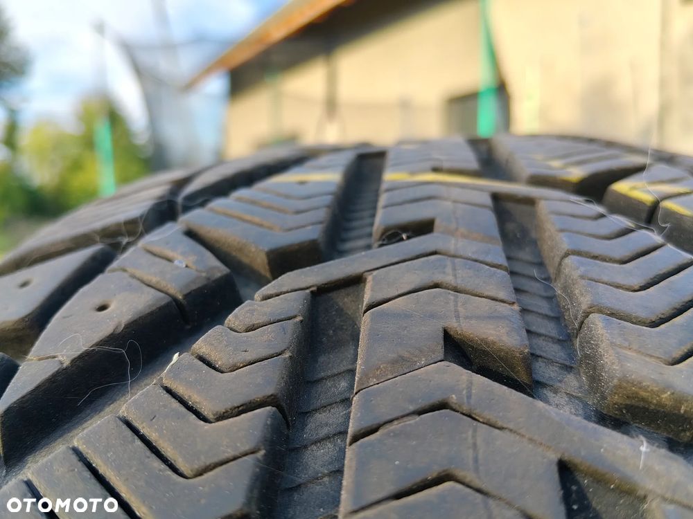 Opony zimowe 215/65 R17 - 2
