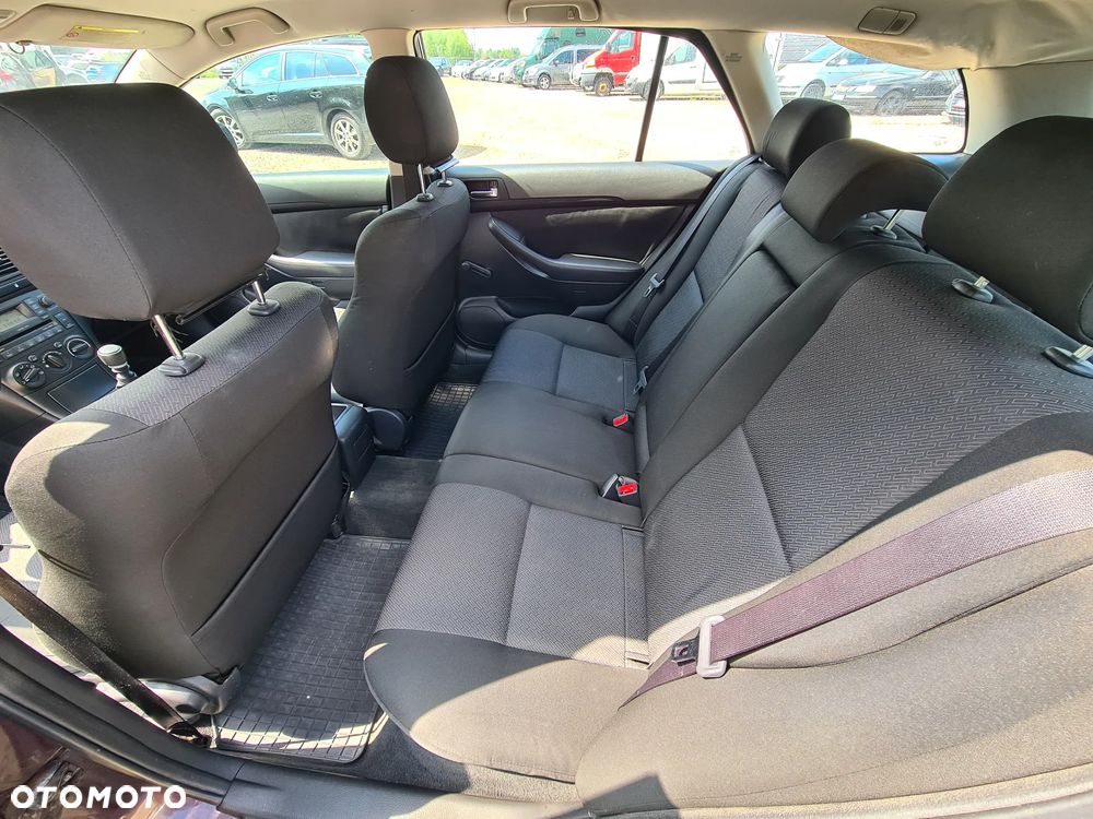Toyota Avensis - 17