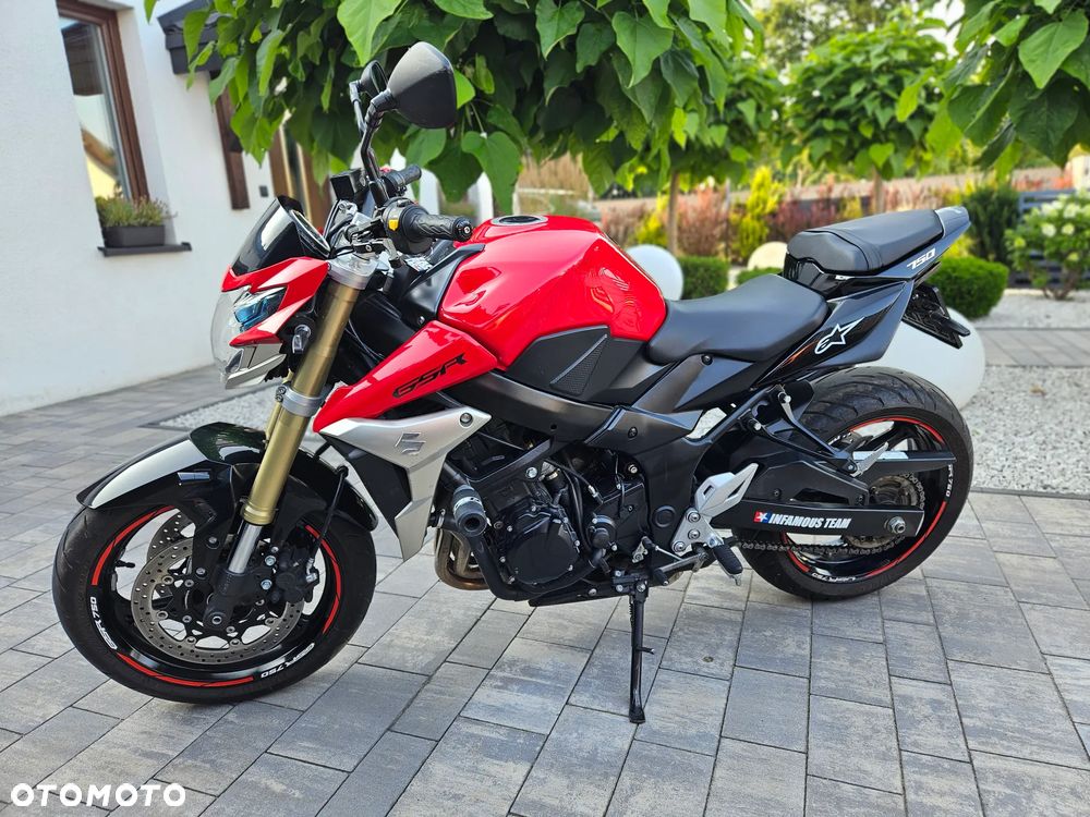 Suzuki GSR - 3
