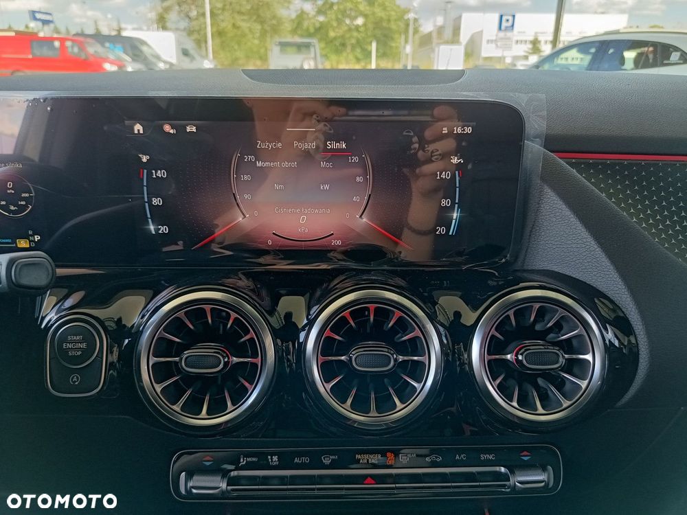 Mercedes-Benz GLA - 23