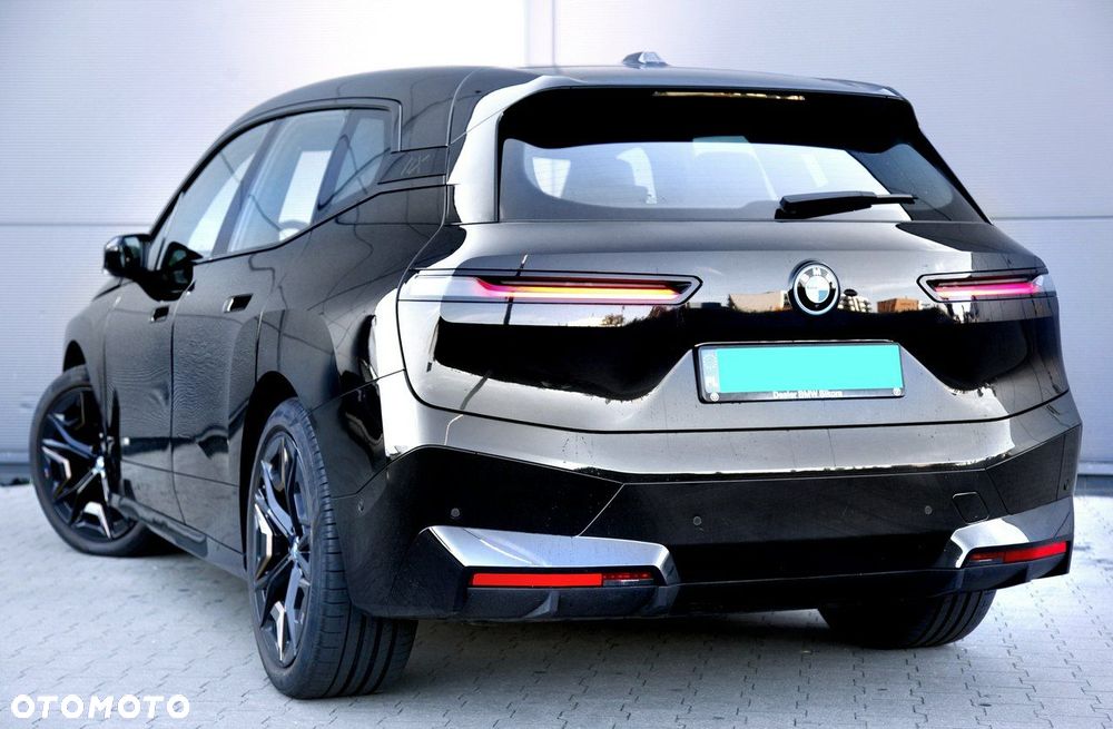 BMW iX xDrive40 76.6kWh Signature - 38