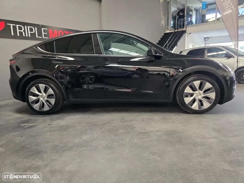 Tesla Model Y 2024 photo 2
