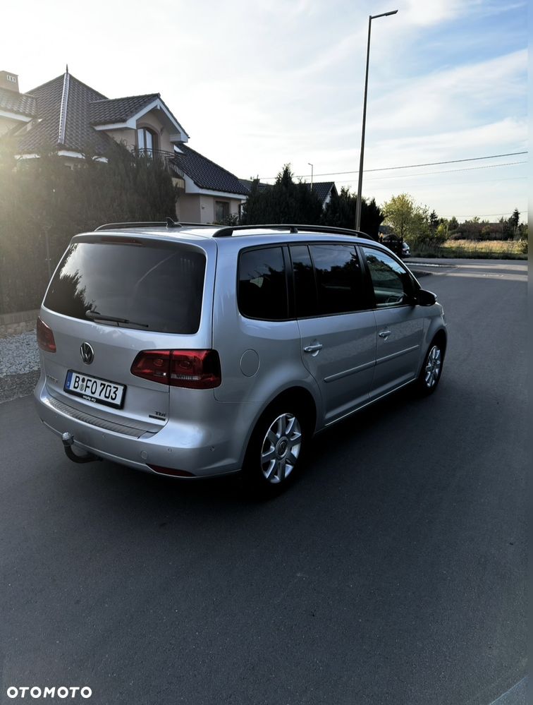Volkswagen Touran 1.6 TDI DPF BlueMotion Technology Highline - 9