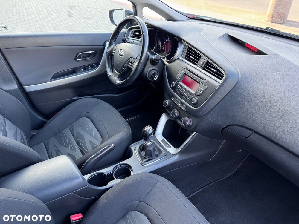 Kia Ceed 1.6 GDI ISG Dream-Team Edition - 37