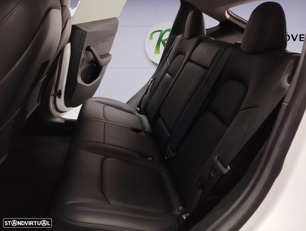 Tesla Model Y Long-Range RWD - 6