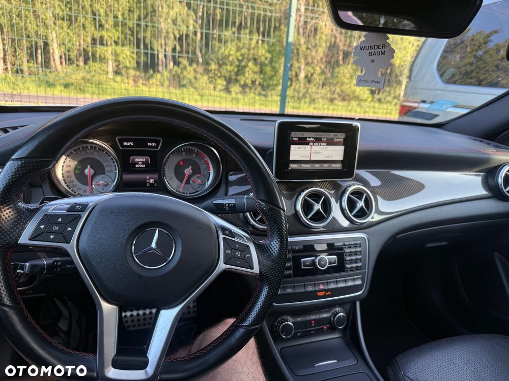 Mercedes-Benz GLA 250 4-Matic - 11