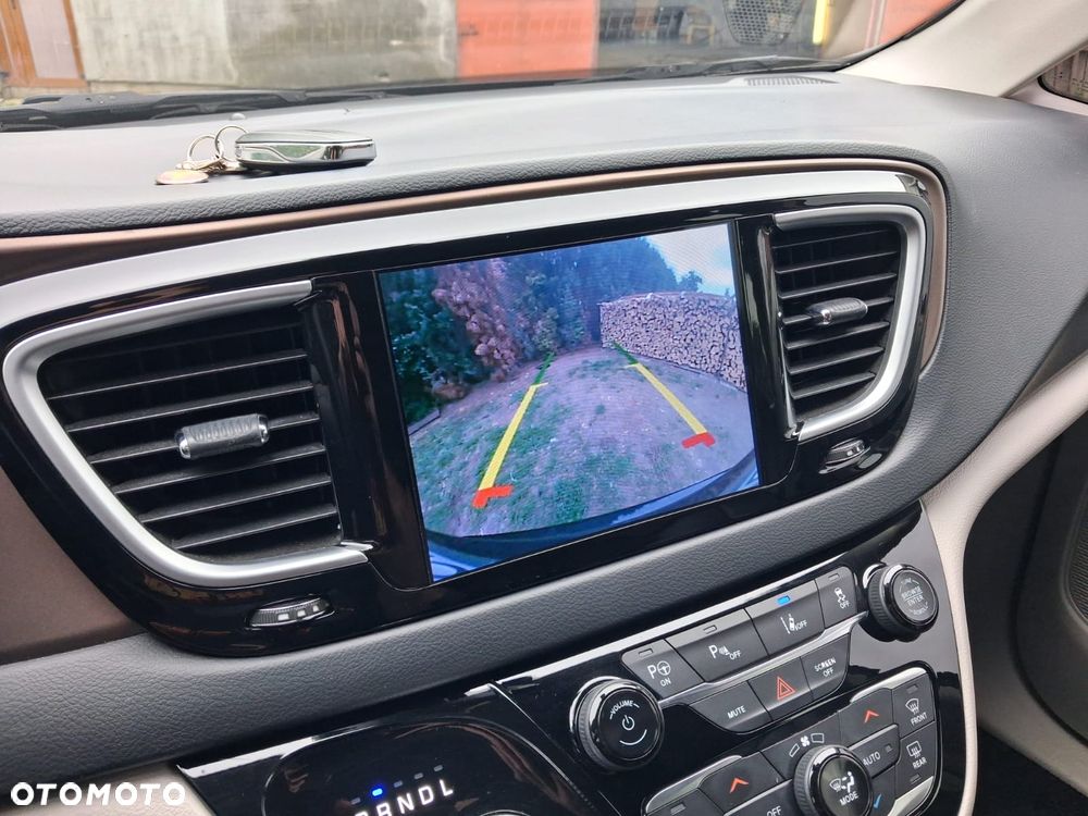 Chrysler Pacifica - 13