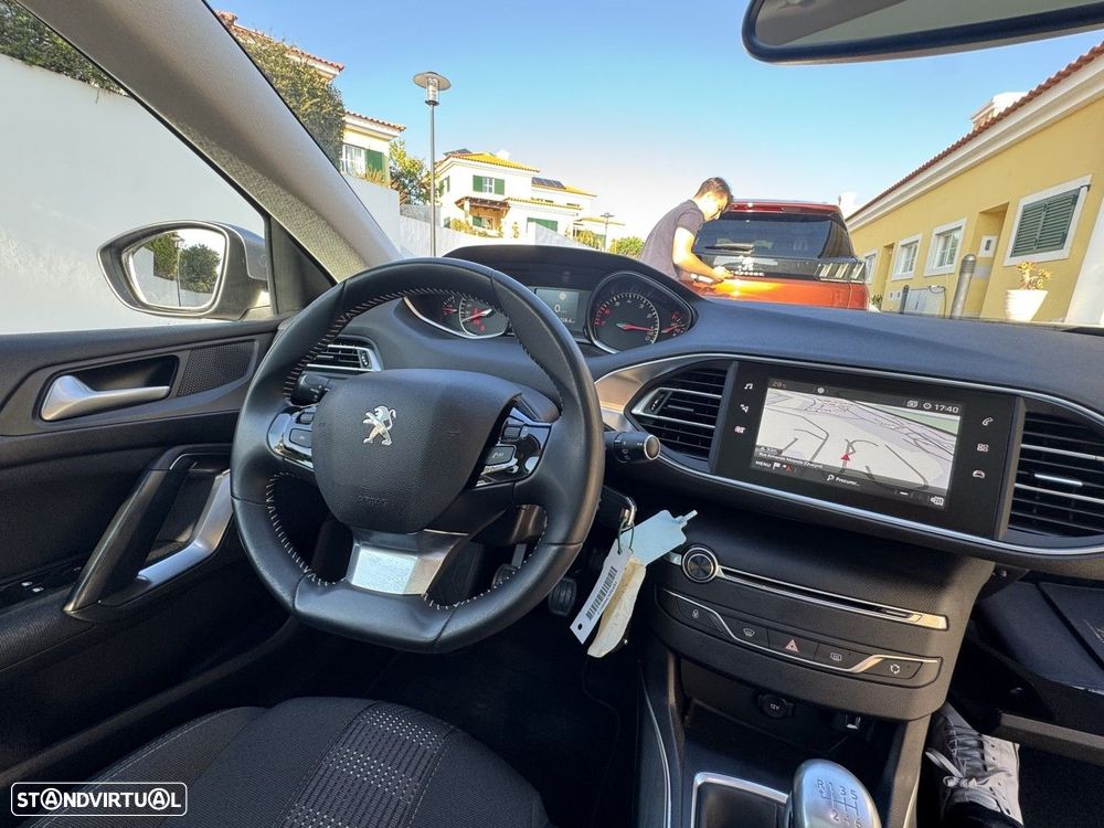 Peugeot 308 1.2 PureTech Allure J18 - 34