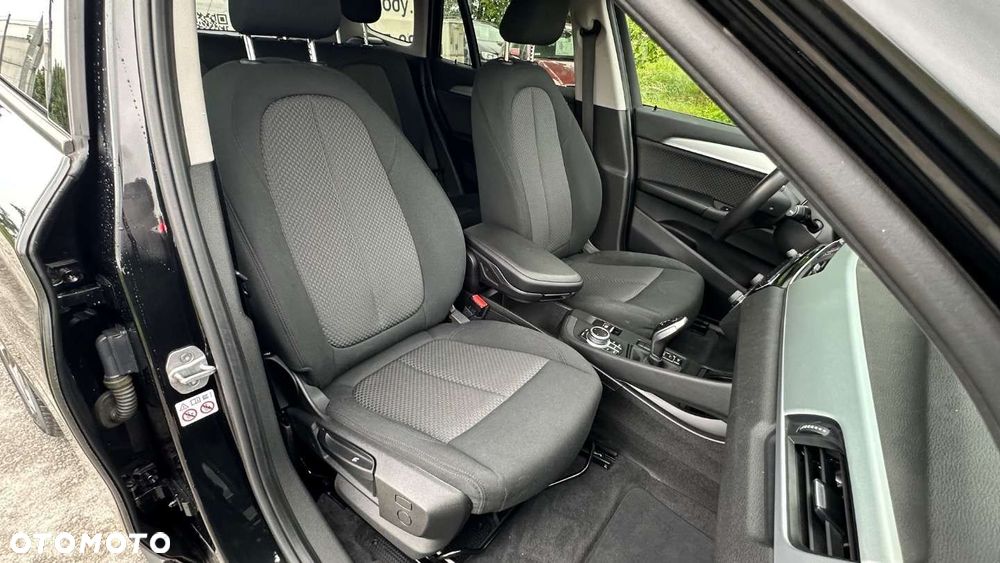 BMW X1 sDrive18d xLine - 32