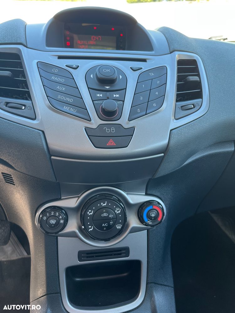 Ford Fiesta 1.25i Ambiente - 9