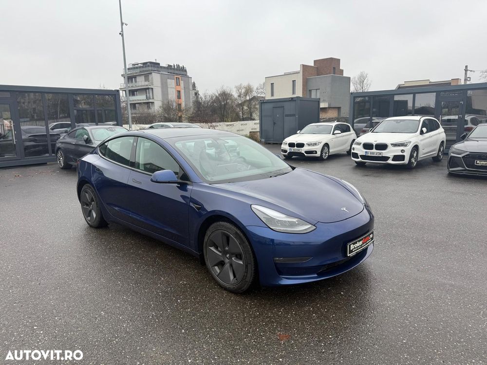 Tesla Model 3 - 1