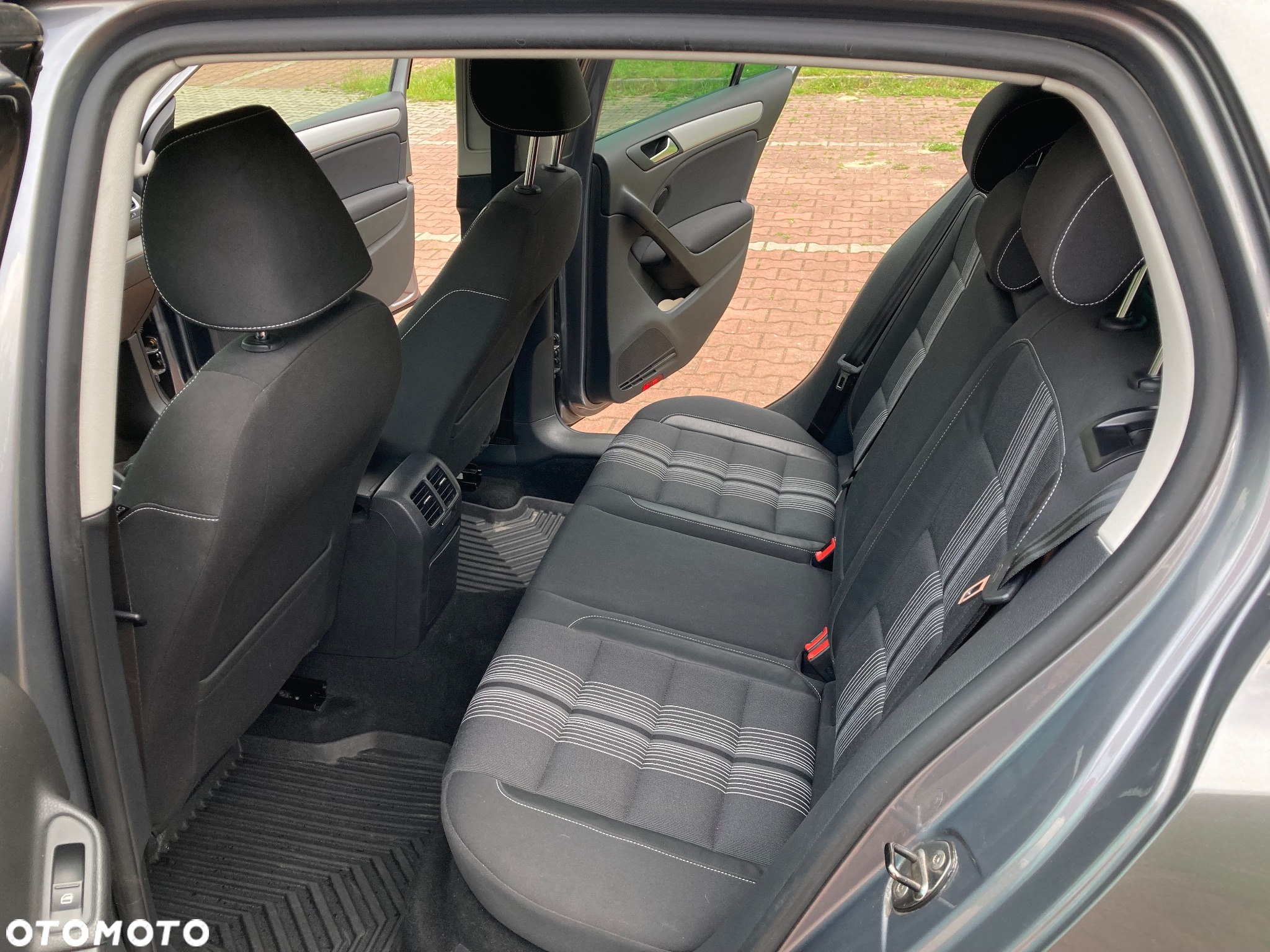 Volkswagen Golf 1.6 TDI DPF MATCH - 8