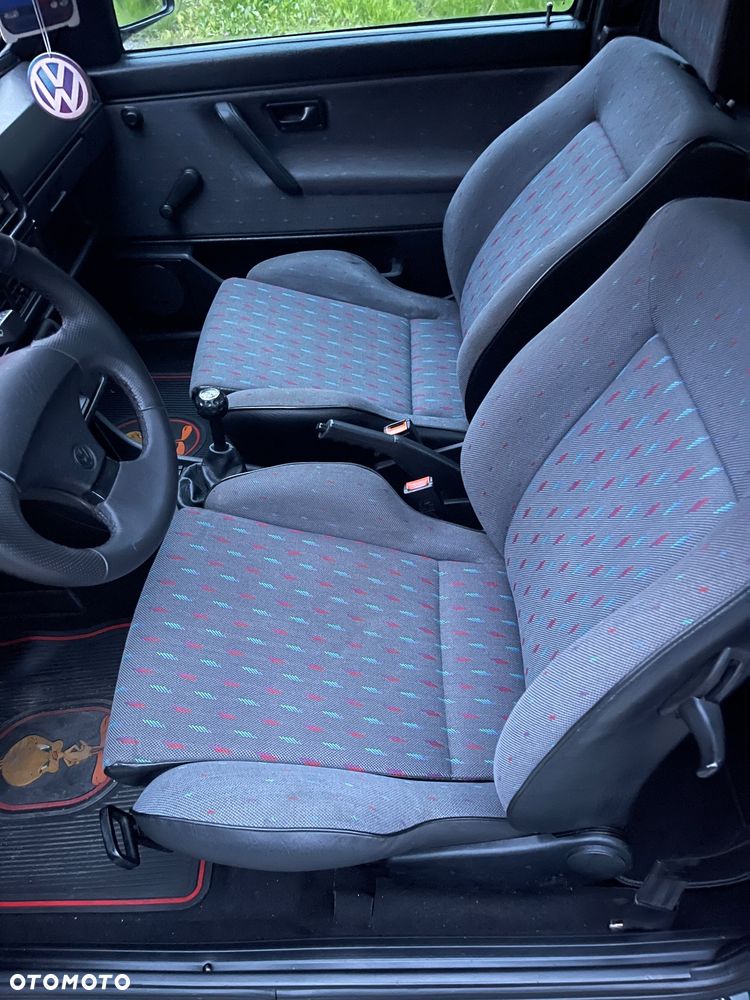 Volkswagen Golf 1.8 GT - 15