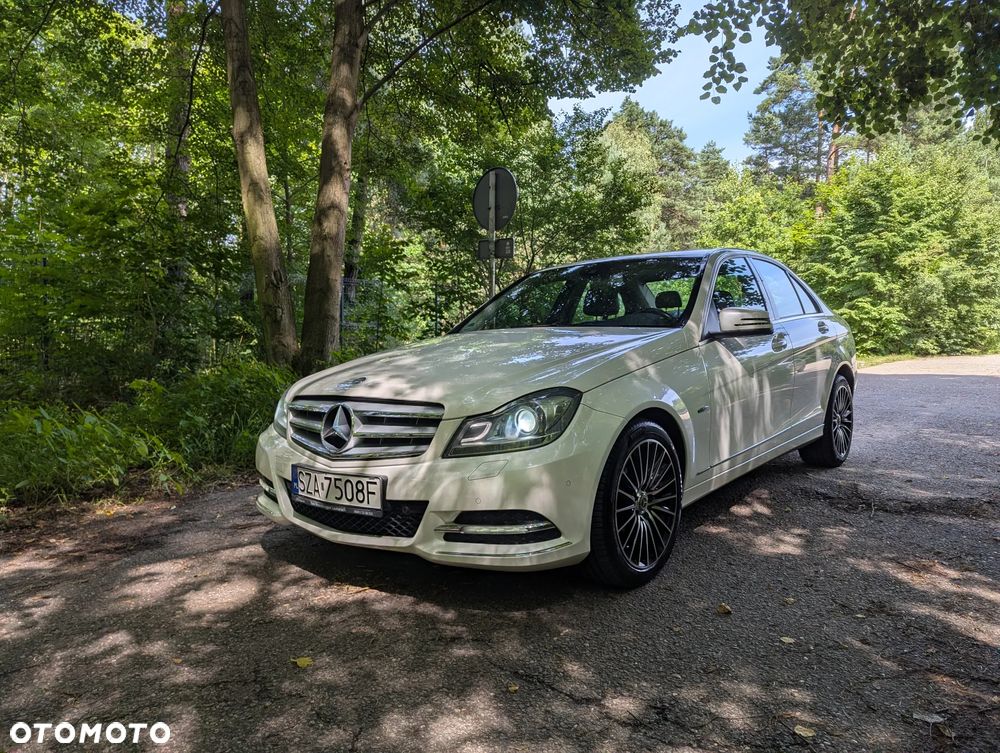 Mercedes-Benz Klasa C 200 CGI BlueEff Avantgarde - 17